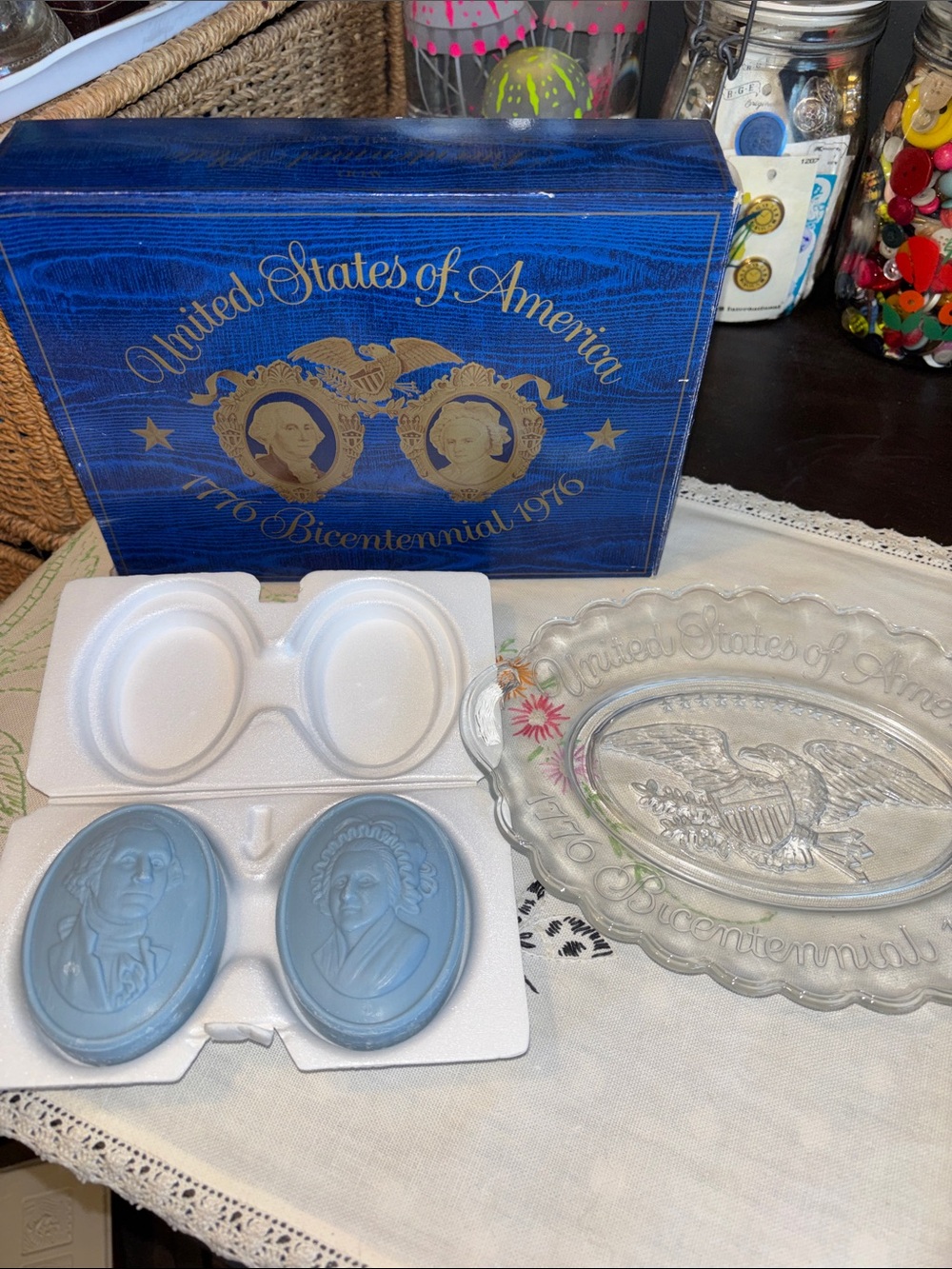 NIB VINTAGE AVON United States Bicentennial Glass Plate and Soap Set from 1976,
